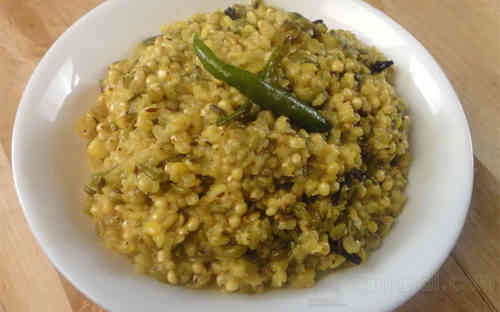 urad-dal-khichdi-delicious-dish-hpmandi